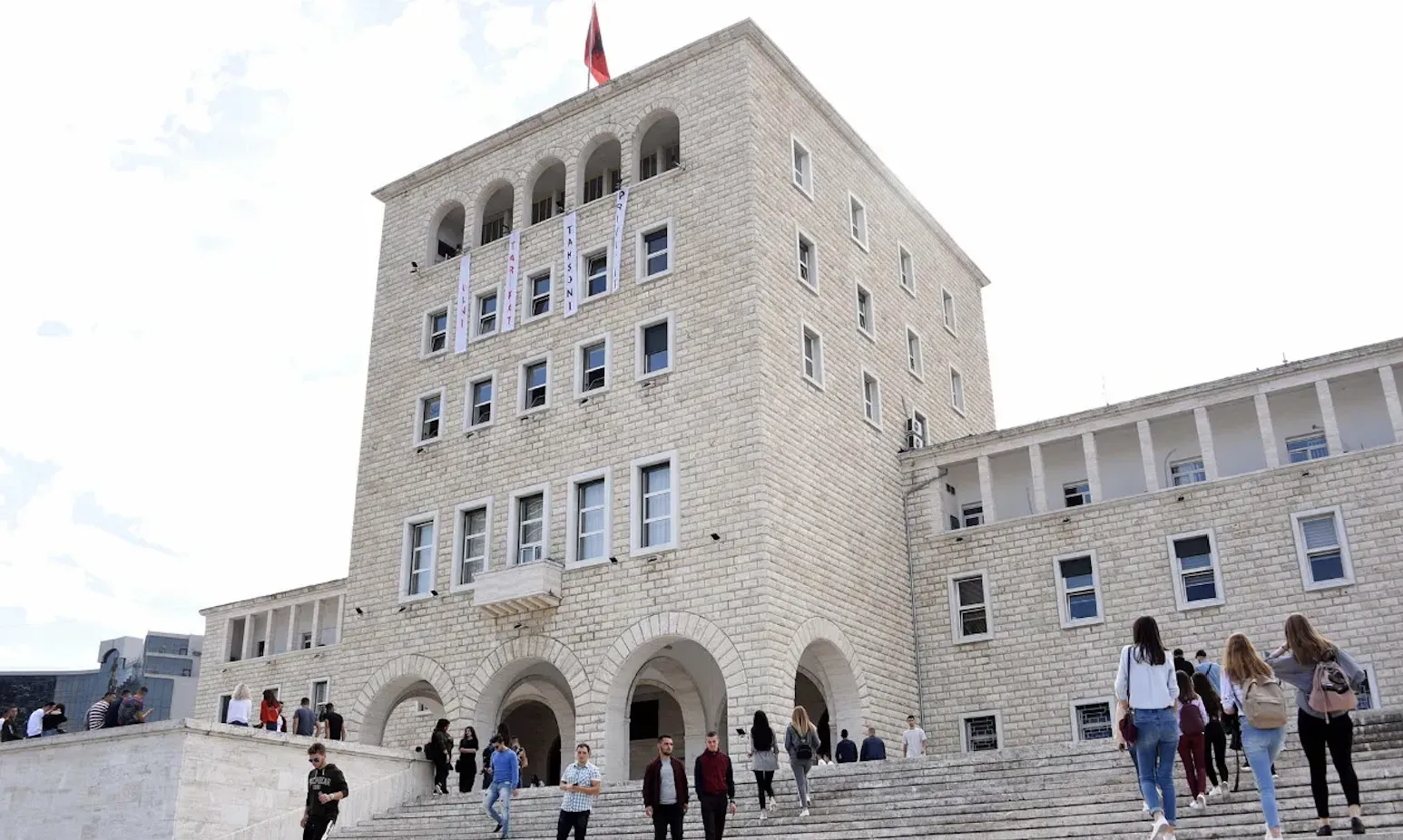Universitetet shqiptare në kërkim të riorganizimit: Sfida dhe Mundësi